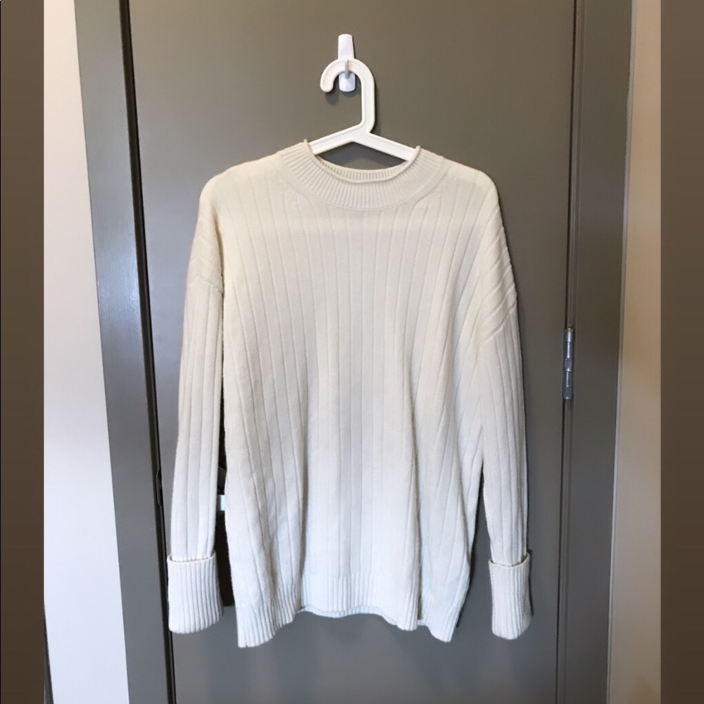 white creme Knit
